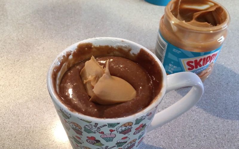 Mugcake de Chocolate con Mantequilla de Cacahuete