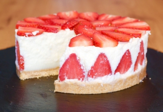 Tarta Mousse de Chocolate Blanco con Fresas