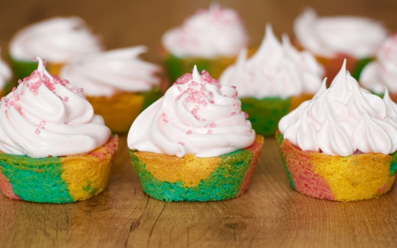 Tartaletas tricolor con merengue de fresas