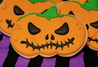 Galletas de Calabaza de Halloween. Decoración con volumen usando glasa.